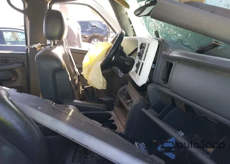 2004 Chevrolet Avalanche 1500 from USA, damaged, VIN 3GNEK12T54G128238